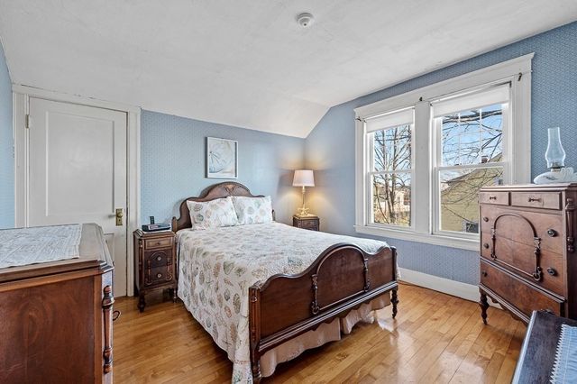 55 Standish St, Worcester, MA 01604