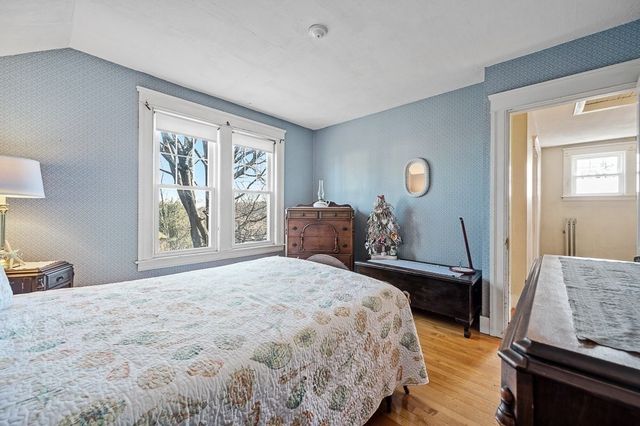 55 Standish St, Worcester, MA 01604