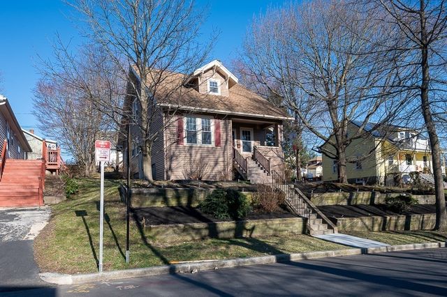 55 Standish St, Worcester, MA 01604