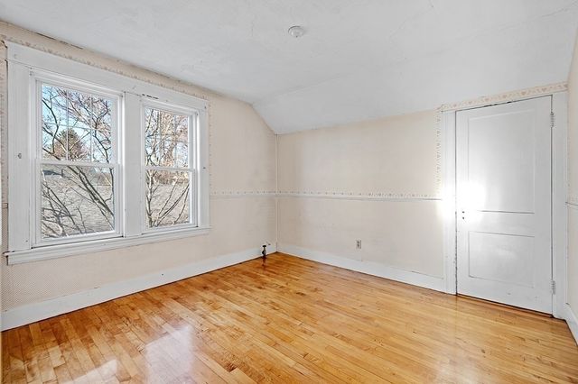 55 Standish St, Worcester, MA 01604