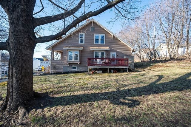 55 Standish St, Worcester, MA 01604