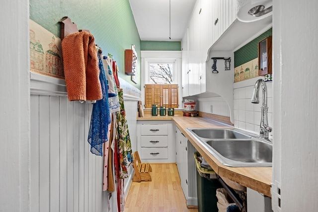 55 Standish St, Worcester, MA 01604