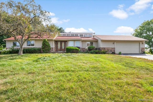 4337 Ravinewood Drive, Commerce Charter Township, MI 48382