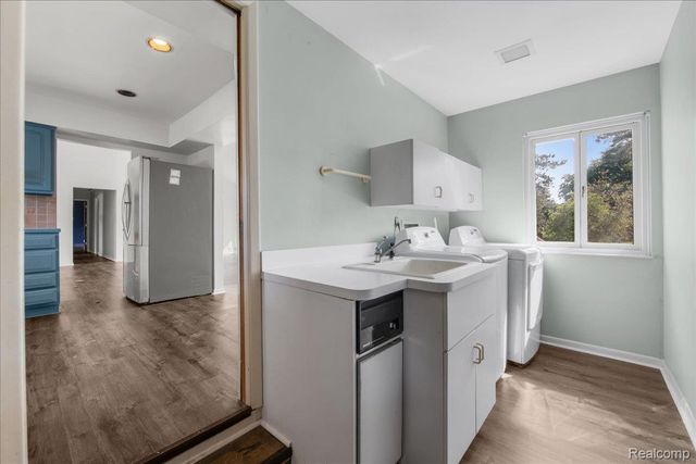 4337 Ravinewood Drive, Commerce Charter Township, MI 48382