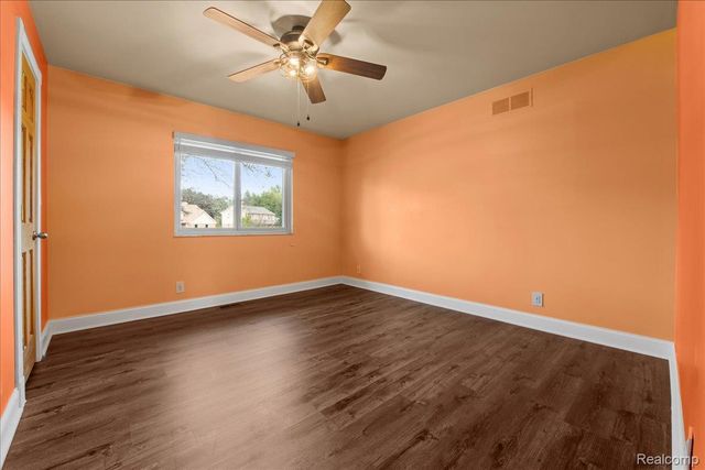 4337 Ravinewood Drive, Commerce Charter Township, MI 48382