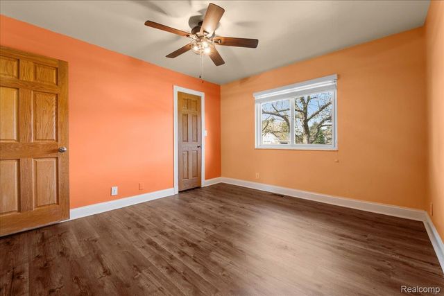 4337 Ravinewood Drive, Commerce Charter Township, MI 48382