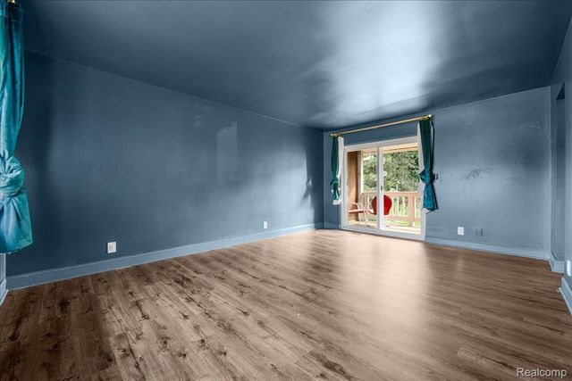 4337 Ravinewood Drive, Commerce Charter Township, MI 48382