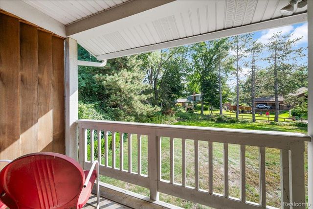 4337 Ravinewood Drive, Commerce Charter Township, MI 48382