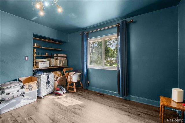 4337 Ravinewood Drive, Commerce Charter Township, MI 48382