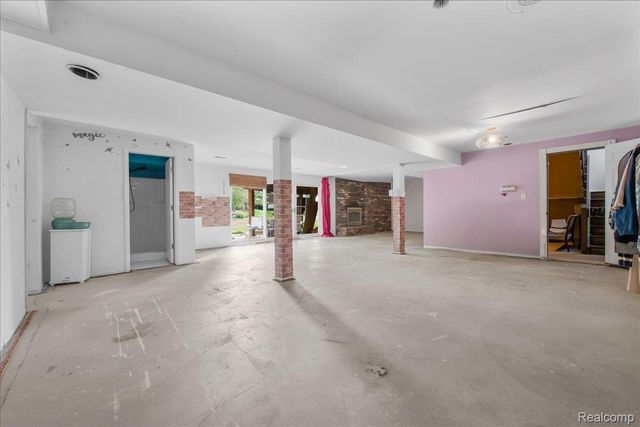 4337 Ravinewood Drive, Commerce Charter Township, MI 48382