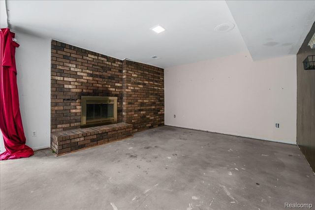4337 Ravinewood Drive, Commerce Charter Township, MI 48382