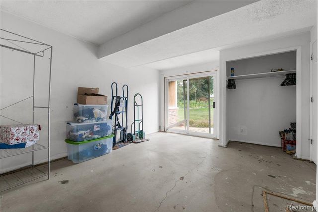 4337 Ravinewood Drive, Commerce Charter Township, MI 48382