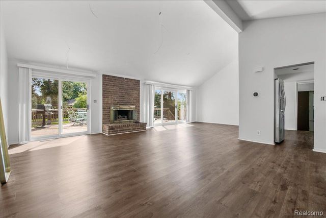 4337 Ravinewood Drive, Commerce Charter Township, MI 48382