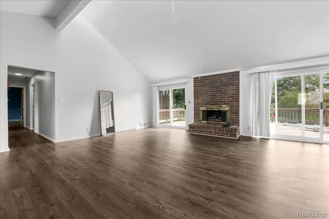 4337 Ravinewood Drive, Commerce Charter Township, MI 48382