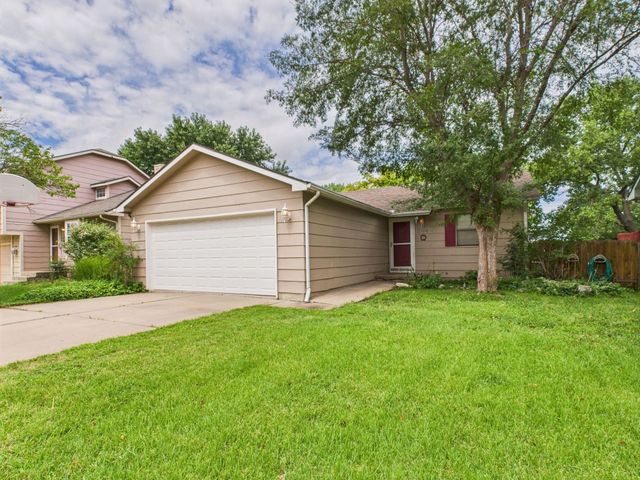 244 W Village Lake Dr, Derby, KS 67037