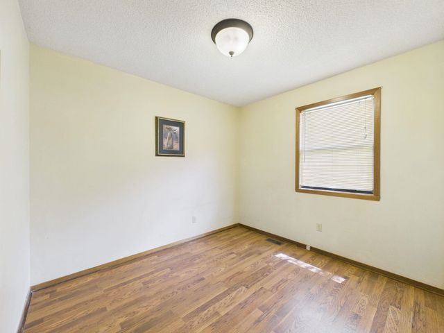 244 W Village Lake Dr, Derby, KS 67037