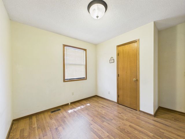 244 W Village Lake Dr, Derby, KS 67037