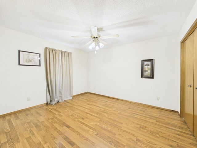 244 W Village Lake Dr, Derby, KS 67037