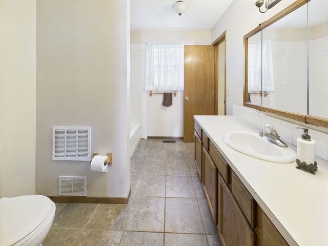 244 W Village Lake Dr, Derby, KS 67037