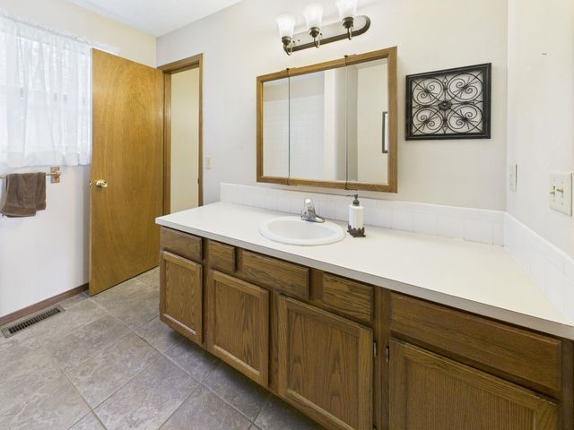 244 W Village Lake Dr, Derby, KS 67037