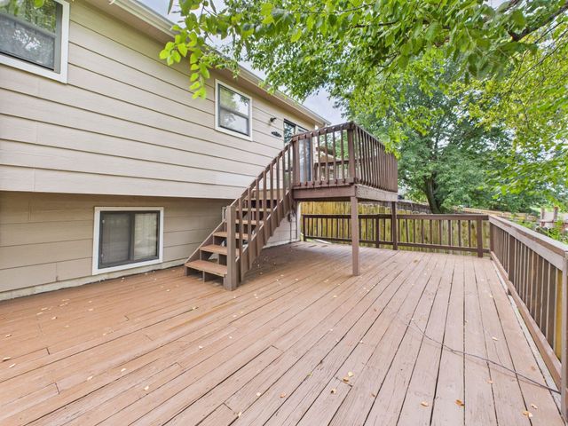 244 W Village Lake Dr, Derby, KS 67037