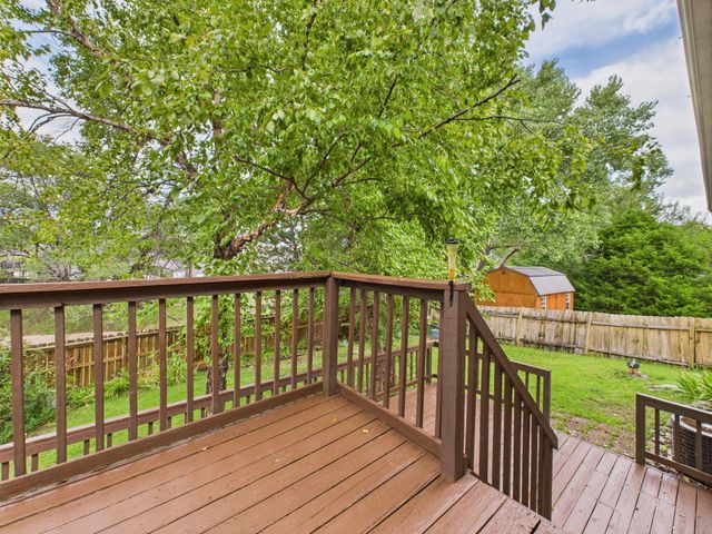 244 W Village Lake Dr, Derby, KS 67037