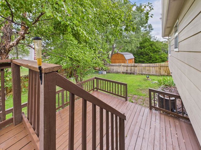 244 W Village Lake Dr, Derby, KS 67037