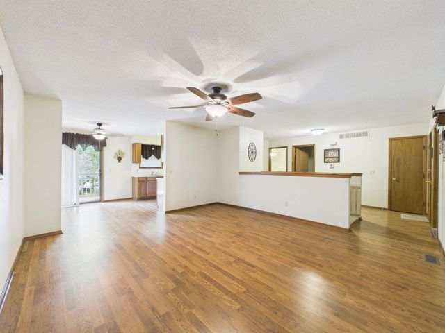 244 W Village Lake Dr, Derby, KS 67037