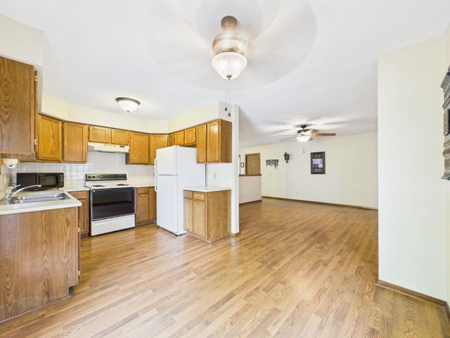 244 W Village Lake Dr, Derby, KS 67037