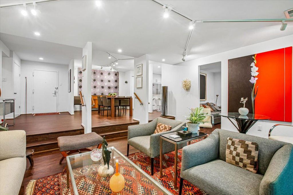 Image 11 of property listing at 4920 SENTINEL DR #3-305, Bethesda, MD 20816