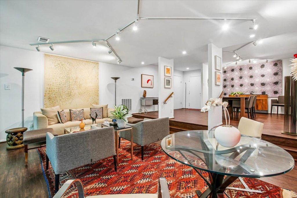 Image 12 of property listing at 4920 SENTINEL DR #3-305, Bethesda, MD 20816