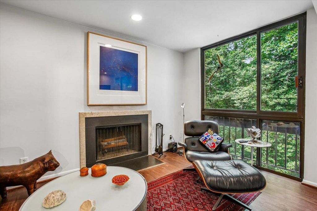 Image 13 of property listing at 4920 SENTINEL DR #3-305, Bethesda, MD 20816