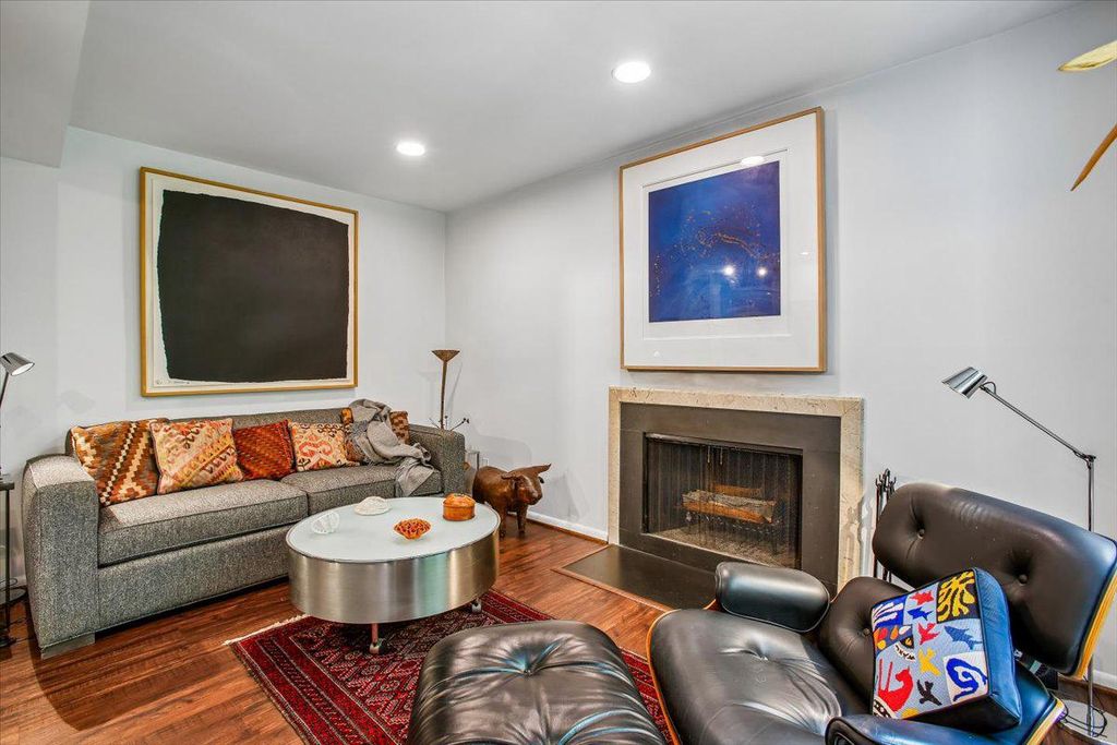 Image 14 of property listing at 4920 SENTINEL DR #3-305, Bethesda, MD 20816