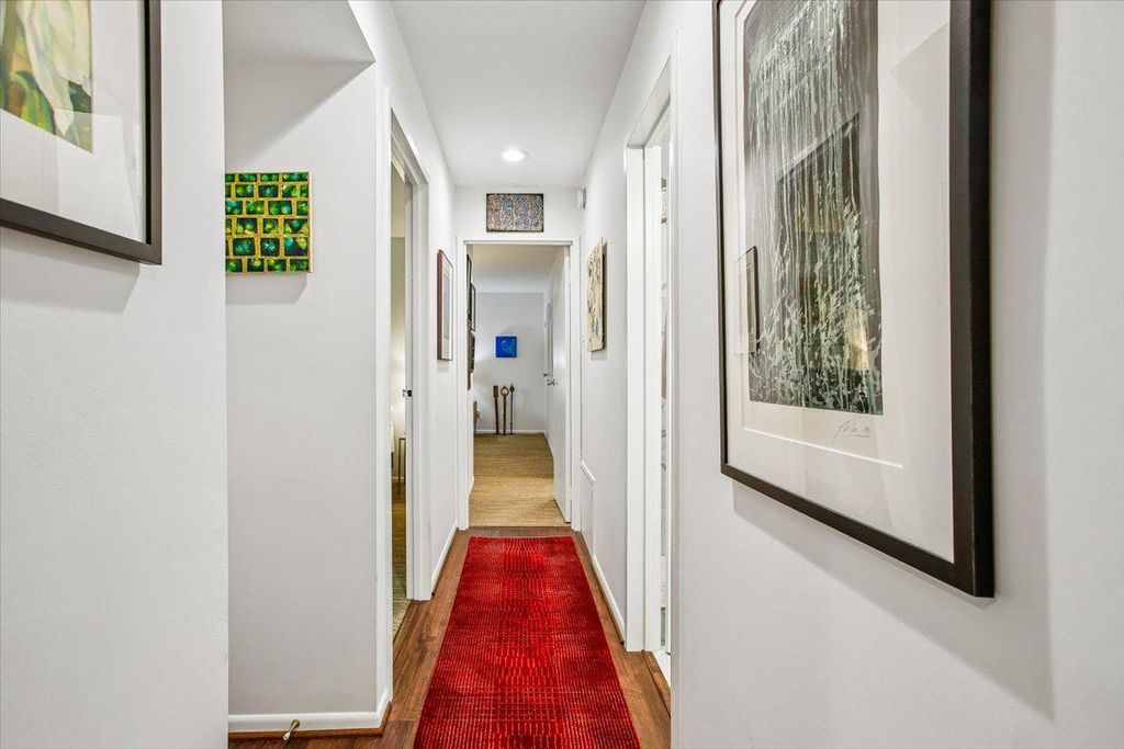 Image 21 of property listing at 4920 SENTINEL DR #3-305, Bethesda, MD 20816