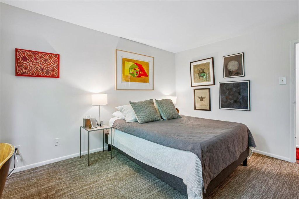 Image 25 of property listing at 4920 SENTINEL DR #3-305, Bethesda, MD 20816