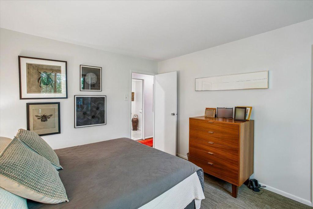 Image 26 of property listing at 4920 SENTINEL DR #3-305, Bethesda, MD 20816