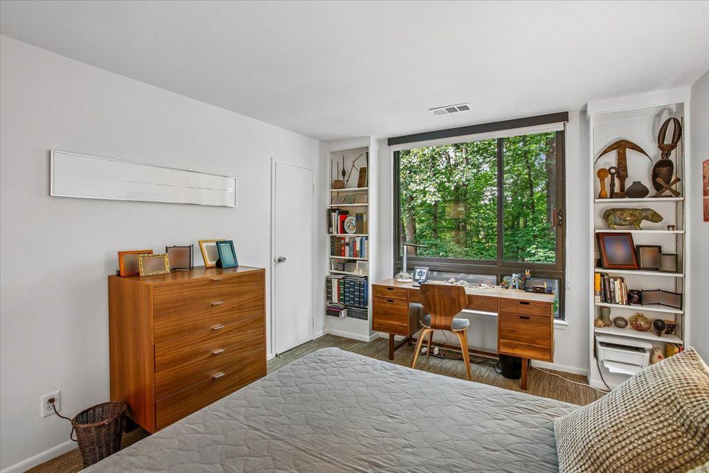 Image 27 of property listing at 4920 SENTINEL DR #3-305, Bethesda, MD 20816