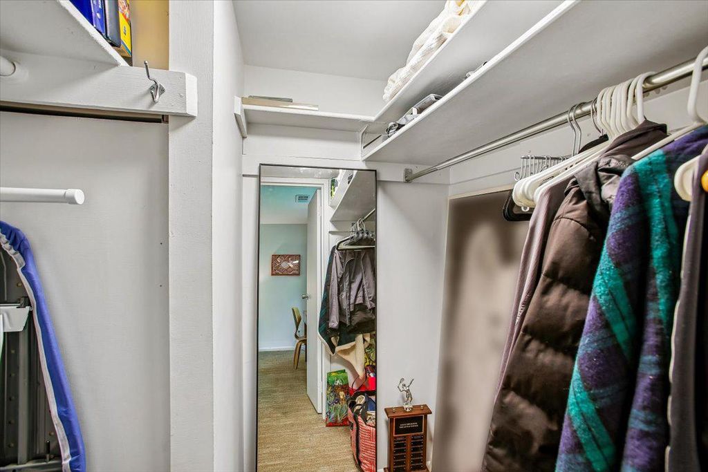 Image 28 of property listing at 4920 SENTINEL DR #3-305, Bethesda, MD 20816