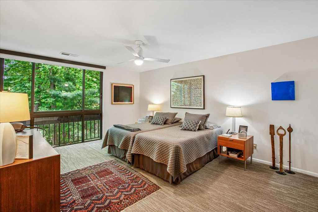 Image 29 of property listing at 4920 SENTINEL DR #3-305, Bethesda, MD 20816