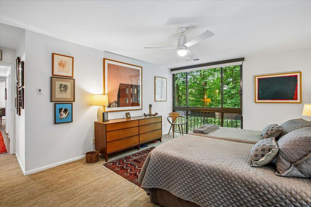 Image 30 of property listing at 4920 SENTINEL DR #3-305, Bethesda, MD 20816