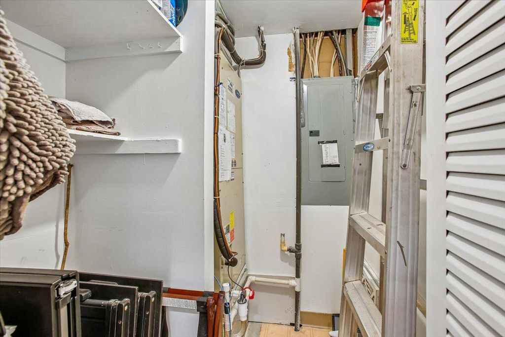 Image 37 of property listing at 4920 SENTINEL DR #3-305, Bethesda, MD 20816