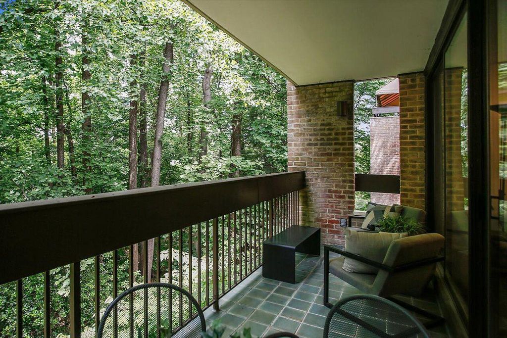 Image 38 of property listing at 4920 SENTINEL DR #3-305, Bethesda, MD 20816