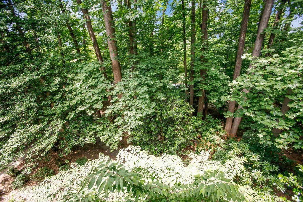 Image 39 of property listing at 4920 SENTINEL DR #3-305, Bethesda, MD 20816