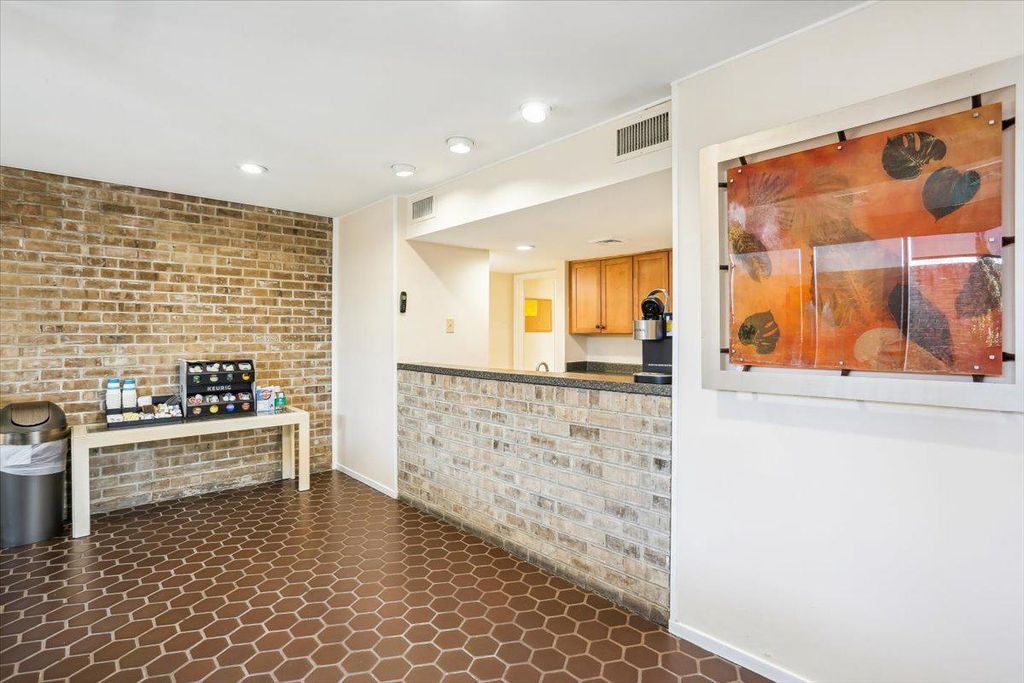 Image 46 of property listing at 4920 SENTINEL DR #3-305, Bethesda, MD 20816
