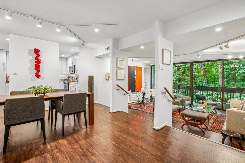 Image 5 of property listing at 4920 SENTINEL DR #3-305, Bethesda, MD 20816