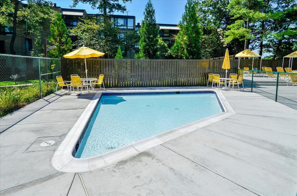 Image 53 of property listing at 4920 SENTINEL DR #3-305, Bethesda, MD 20816