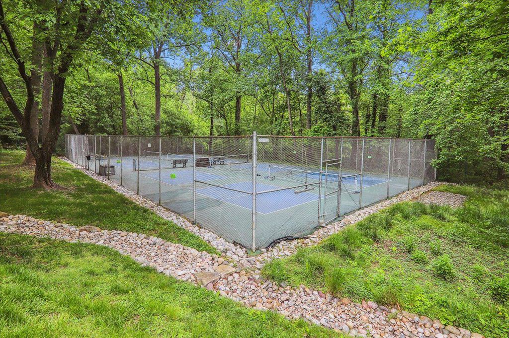 Image 55 of property listing at 4920 SENTINEL DR #3-305, Bethesda, MD 20816