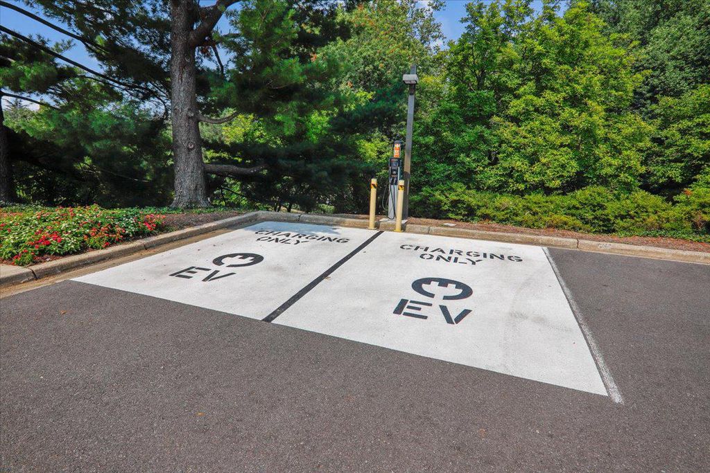 Image 56 of property listing at 4920 SENTINEL DR #3-305, Bethesda, MD 20816