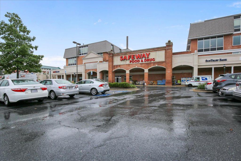 Image 57 of property listing at 4920 SENTINEL DR #3-305, Bethesda, MD 20816