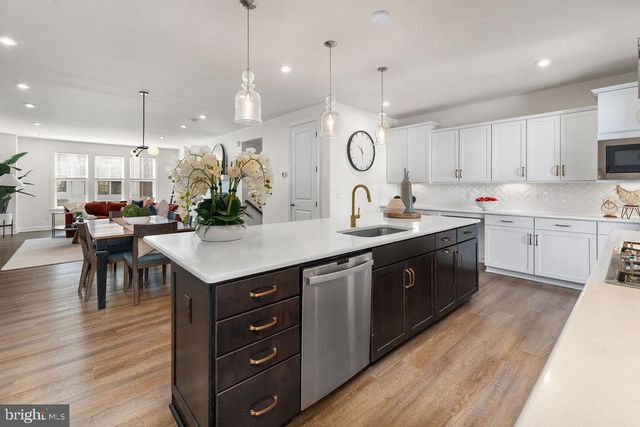 8103 ZOE PL, Alexandria, VA 22306